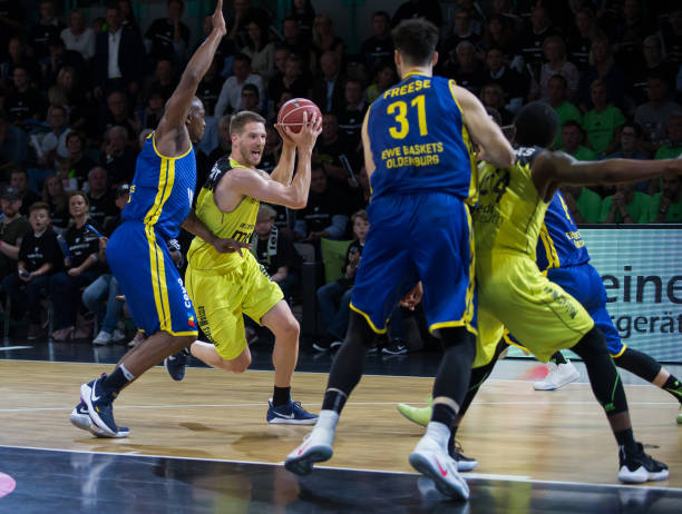 茵场上建立 茵场上建立